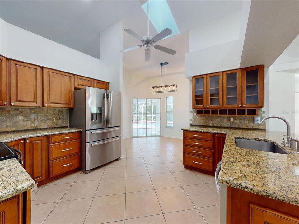 En Venta: $649,900 (4 camas, 2 baños, 2005 Pies cuadrados)