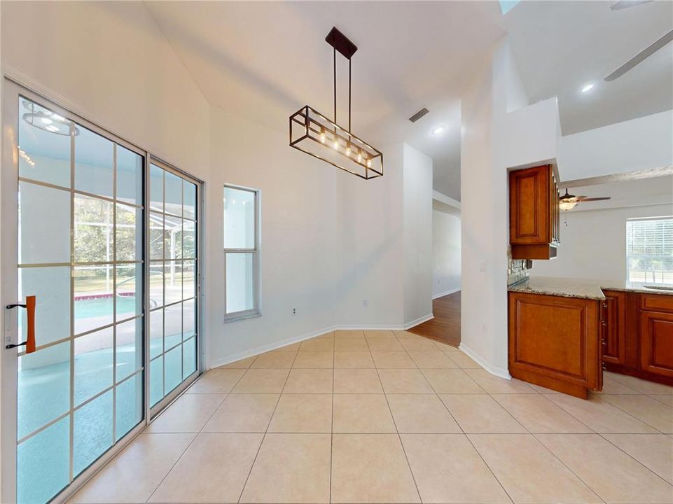 En Venta: $649,900 (4 camas, 2 baños, 2005 Pies cuadrados)