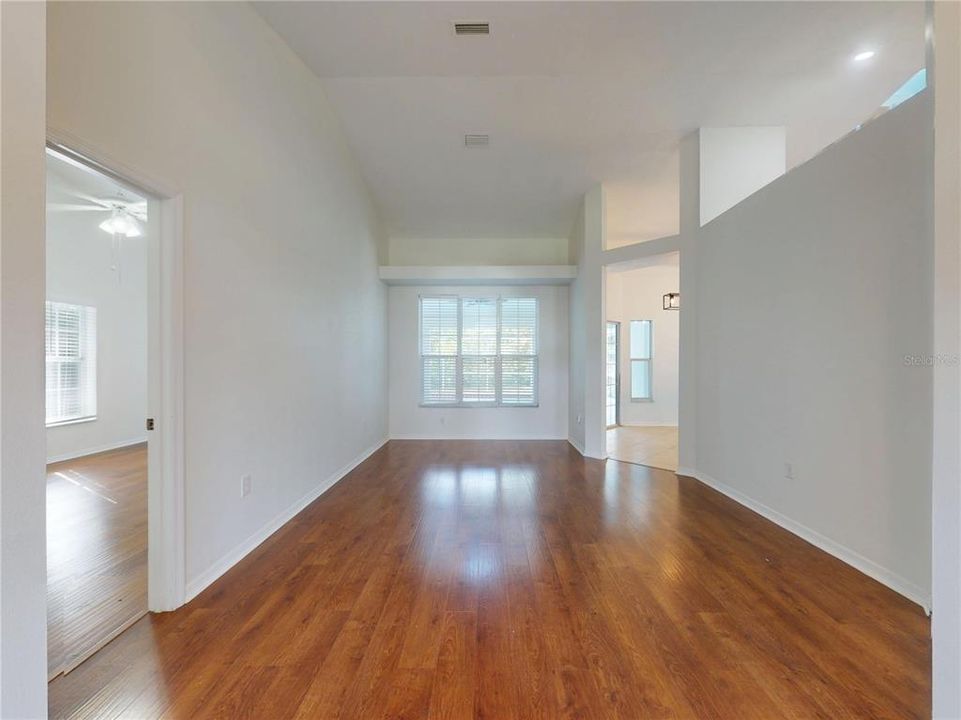 En Venta: $649,900 (4 camas, 2 baños, 2005 Pies cuadrados)