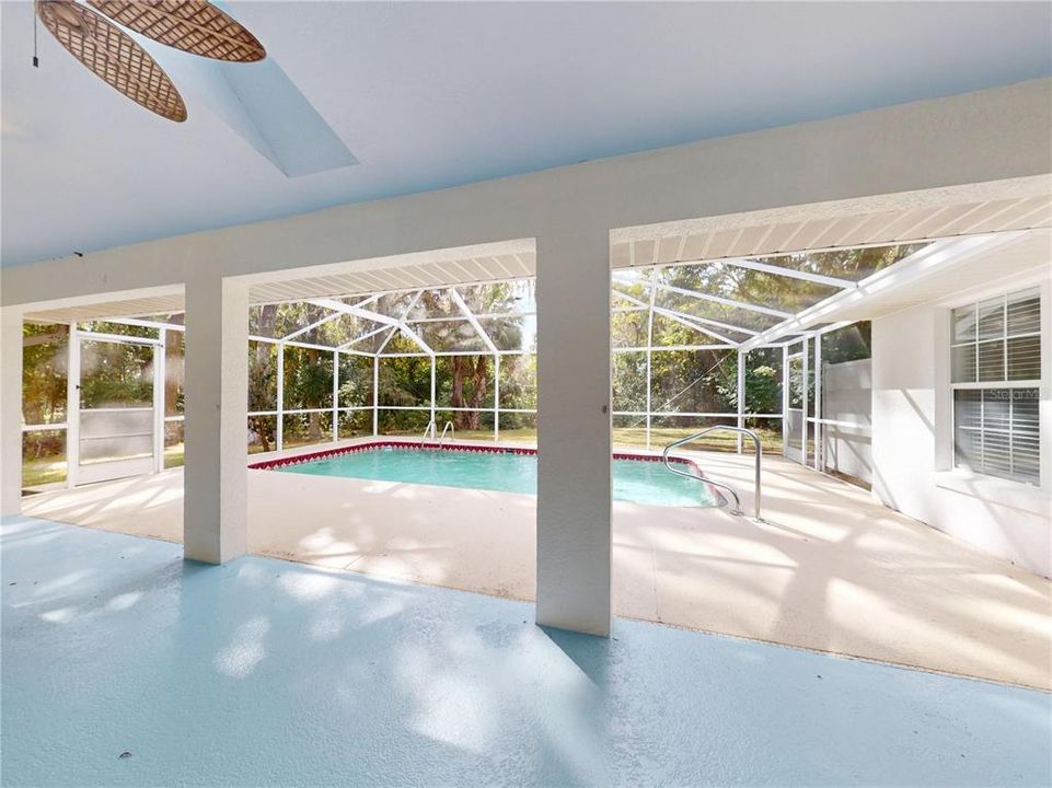 En Venta: $649,900 (4 camas, 2 baños, 2005 Pies cuadrados)