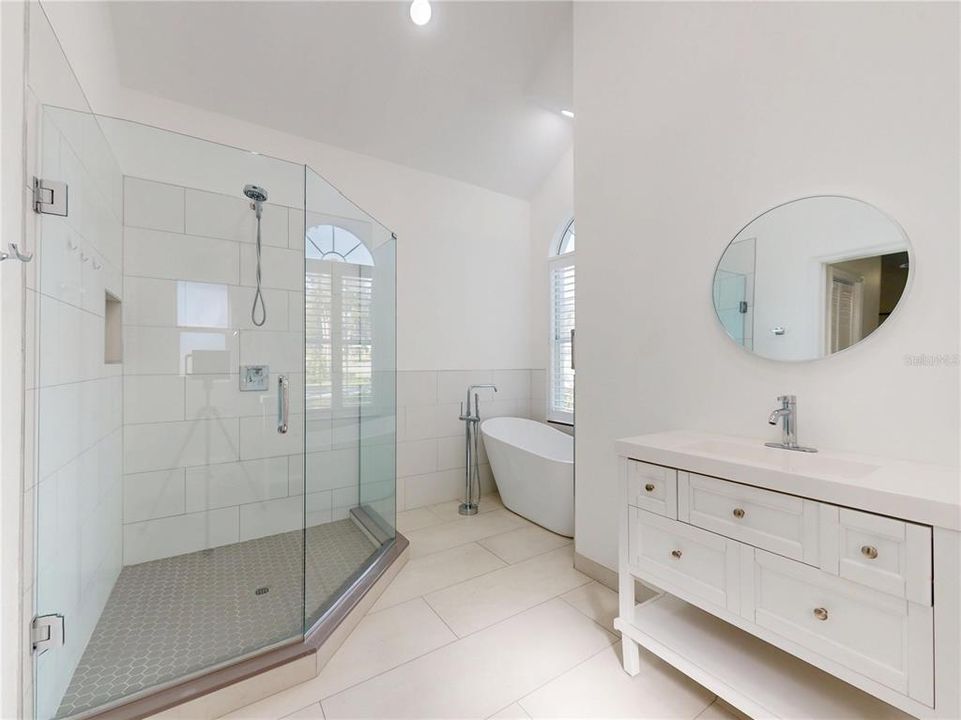 En Venta: $649,900 (4 camas, 2 baños, 2005 Pies cuadrados)