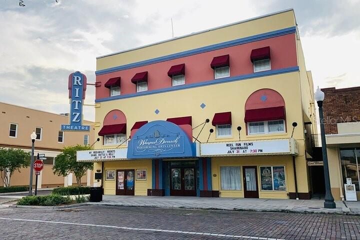 En Venta: $435,000 (4 camas, 3 baños, 2166 Pies cuadrados)