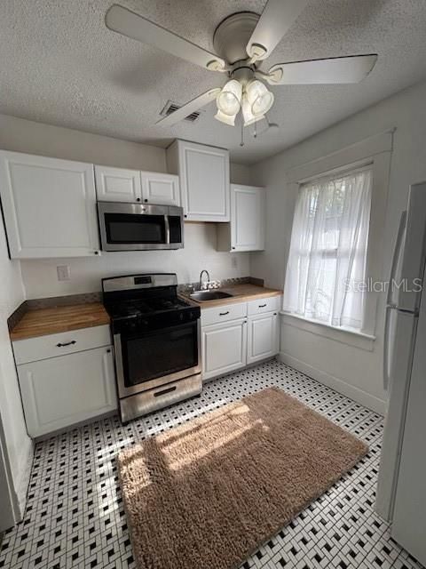 En Venta: $435,000 (4 camas, 3 baños, 2166 Pies cuadrados)