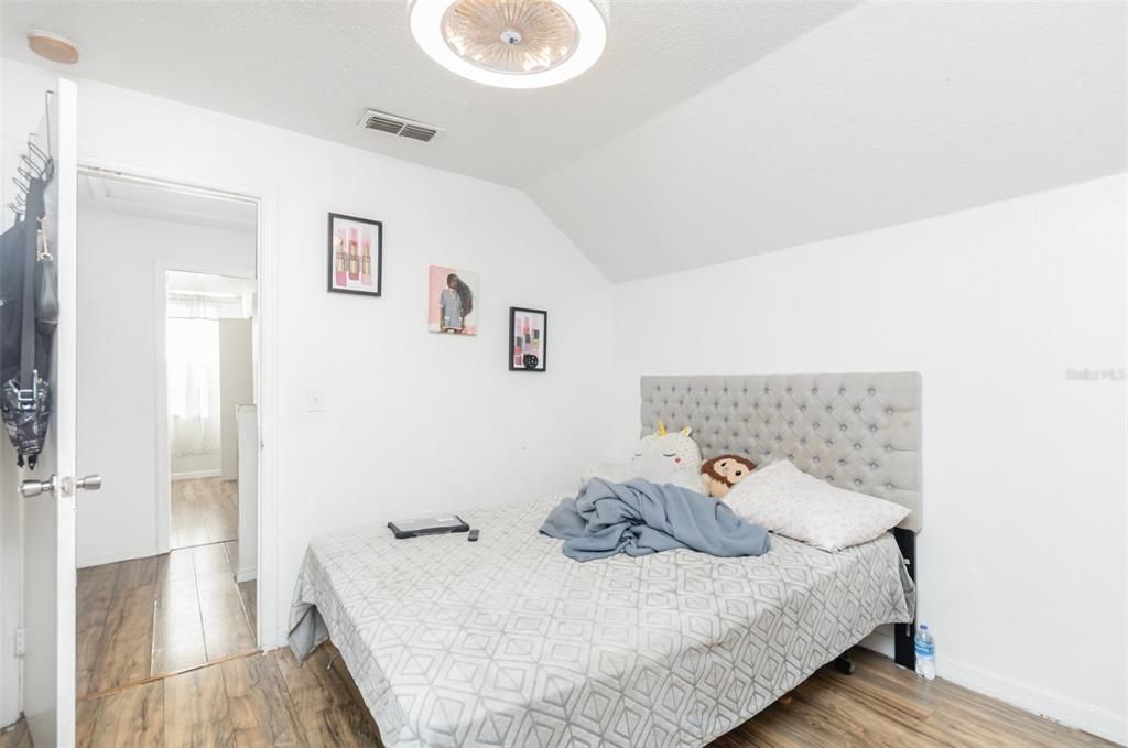 Под контрактом: $285,000 (3 спален, 2 ванн, 1368 Квадратных фут)