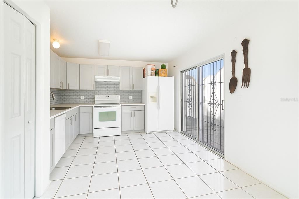 Под контрактом: $285,000 (3 спален, 2 ванн, 1368 Квадратных фут)