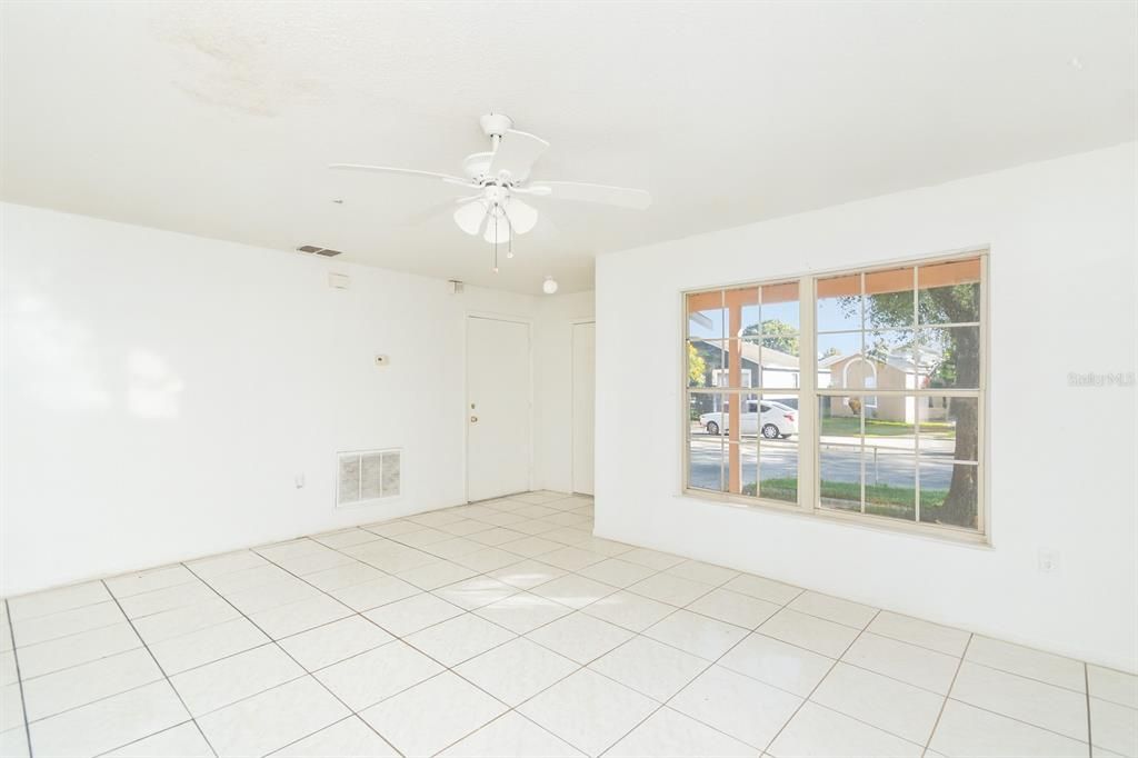 Под контрактом: $285,000 (3 спален, 2 ванн, 1368 Квадратных фут)