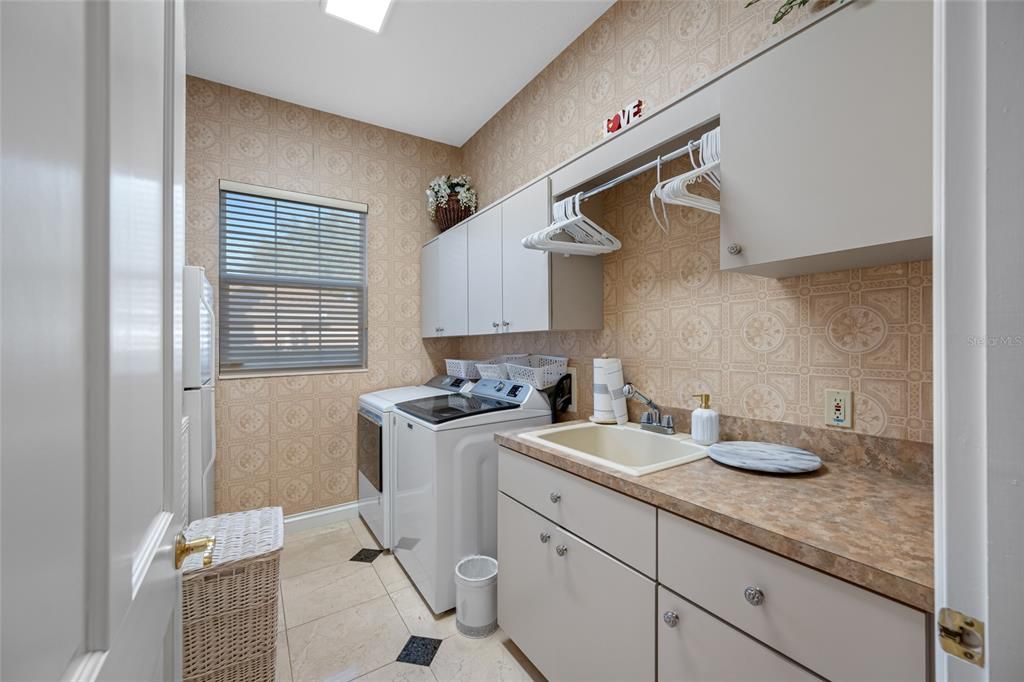 For Sale: $1,949,000 (3 beds, 3 baths, 4136 Square Feet)