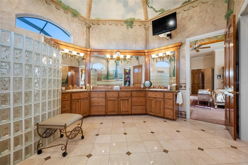 For Sale: $1,949,000 (3 beds, 3 baths, 4136 Square Feet)