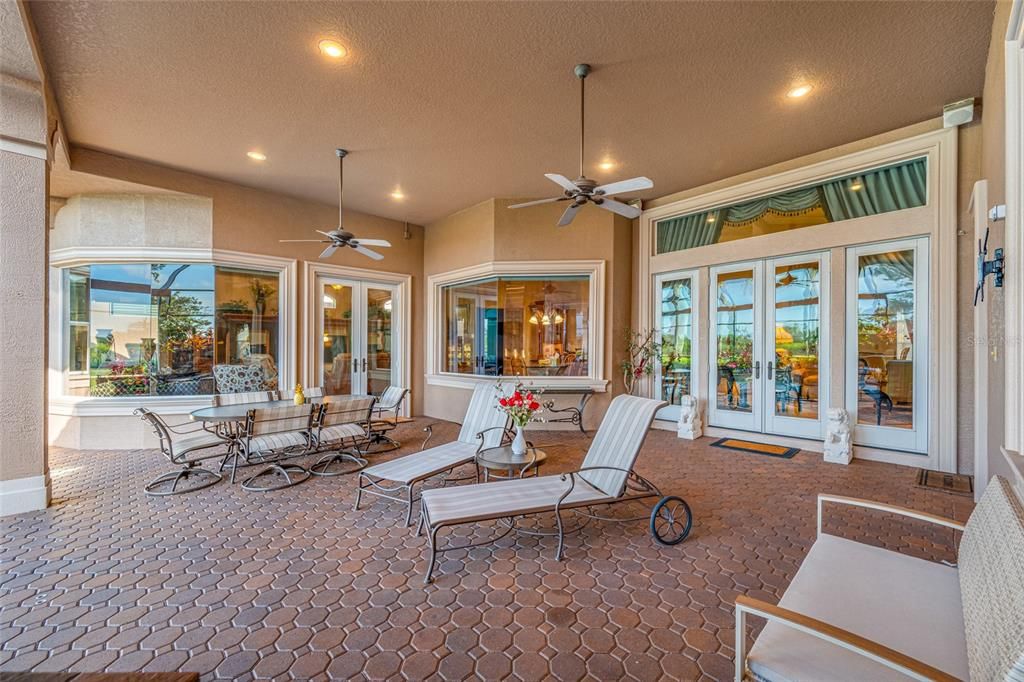 For Sale: $1,949,000 (3 beds, 3 baths, 4136 Square Feet)