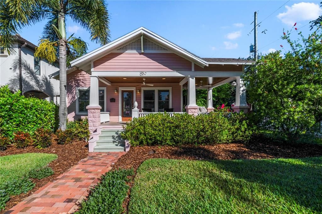 Под контрактом: $637,500 (2 спален, 2 ванн, 1390 Квадратных фут)