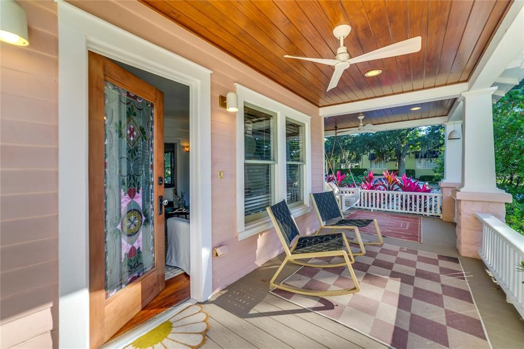 Под контрактом: $637,500 (2 спален, 2 ванн, 1390 Квадратных фут)