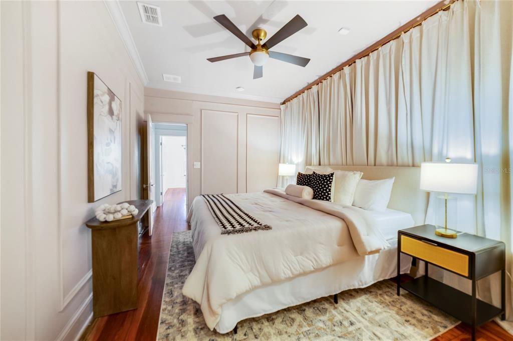 Под контрактом: $637,500 (2 спален, 2 ванн, 1390 Квадратных фут)