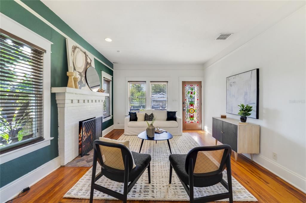 Под контрактом: $637,500 (2 спален, 2 ванн, 1390 Квадратных фут)