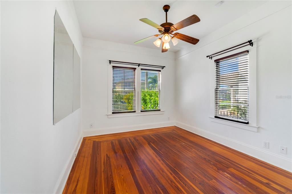 Под контрактом: $637,500 (2 спален, 2 ванн, 1390 Квадратных фут)