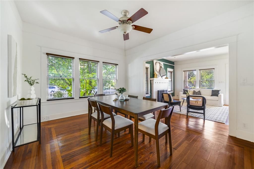 Под контрактом: $637,500 (2 спален, 2 ванн, 1390 Квадратных фут)