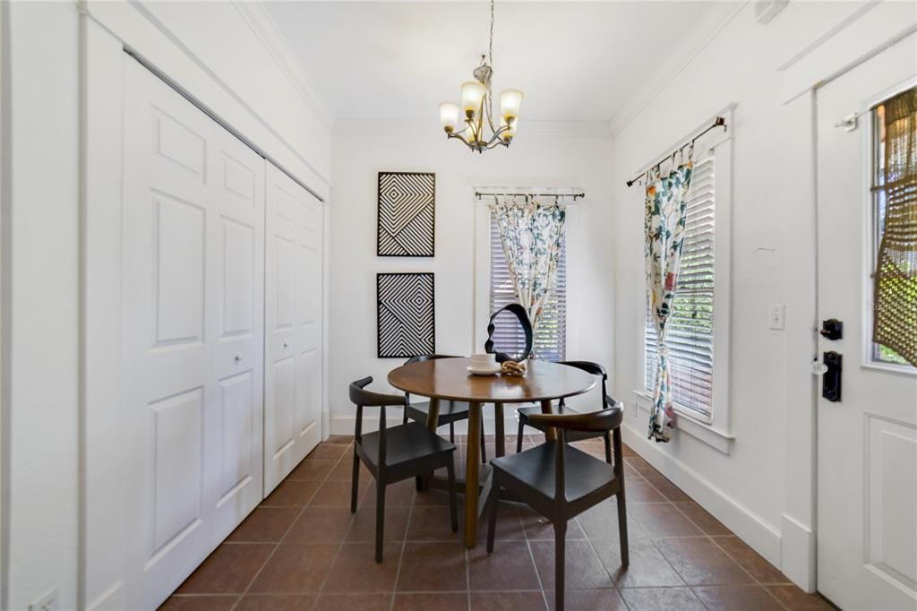 Под контрактом: $637,500 (2 спален, 2 ванн, 1390 Квадратных фут)