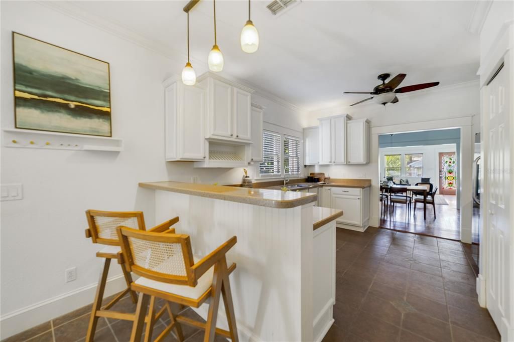 Под контрактом: $637,500 (2 спален, 2 ванн, 1390 Квадратных фут)