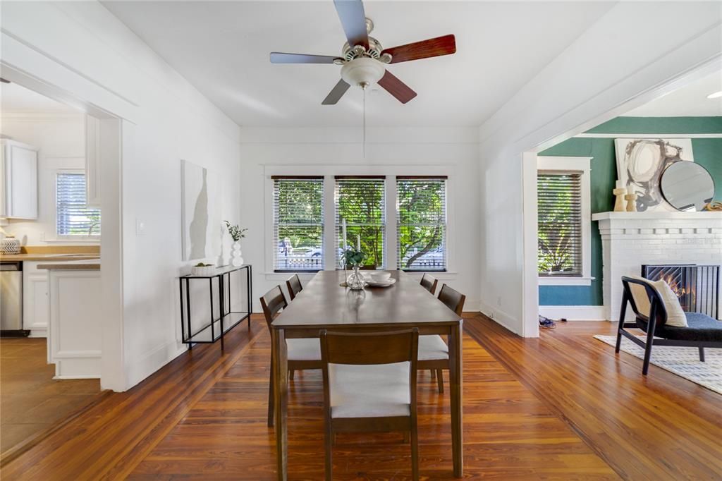 Под контрактом: $637,500 (2 спален, 2 ванн, 1390 Квадратных фут)