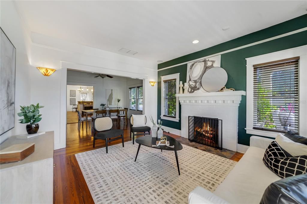 Под контрактом: $637,500 (2 спален, 2 ванн, 1390 Квадратных фут)