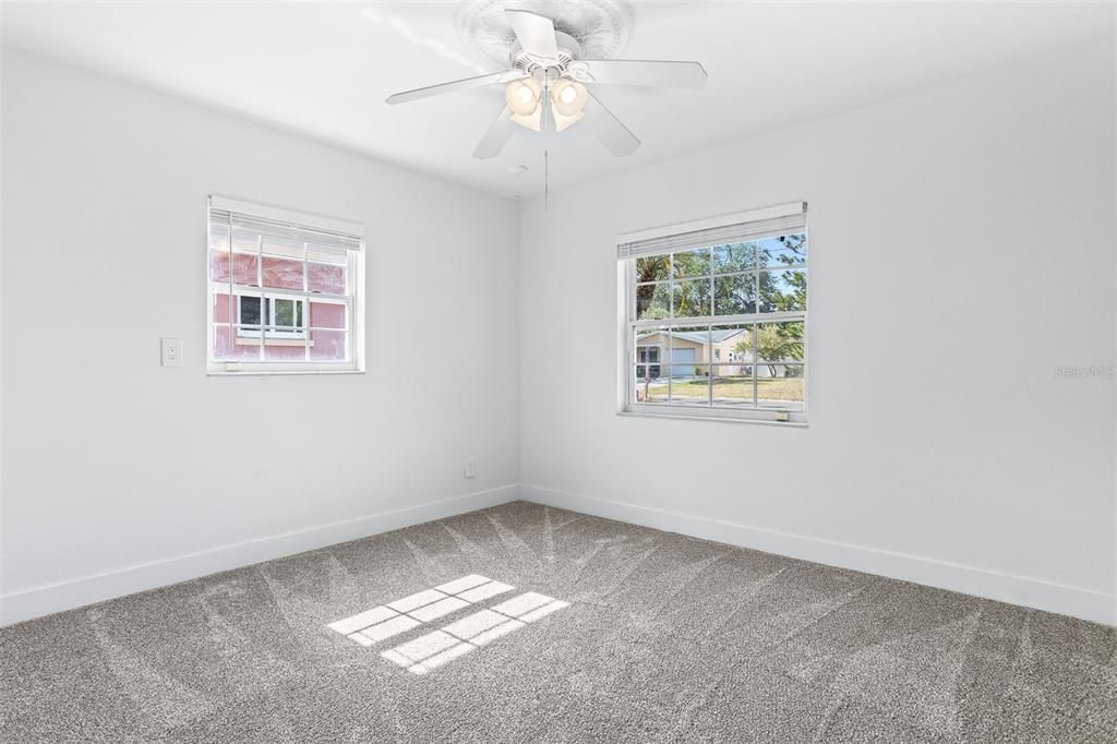 出租: $4,000 (3 贝兹, 2 浴室, 1596 平方英尺)