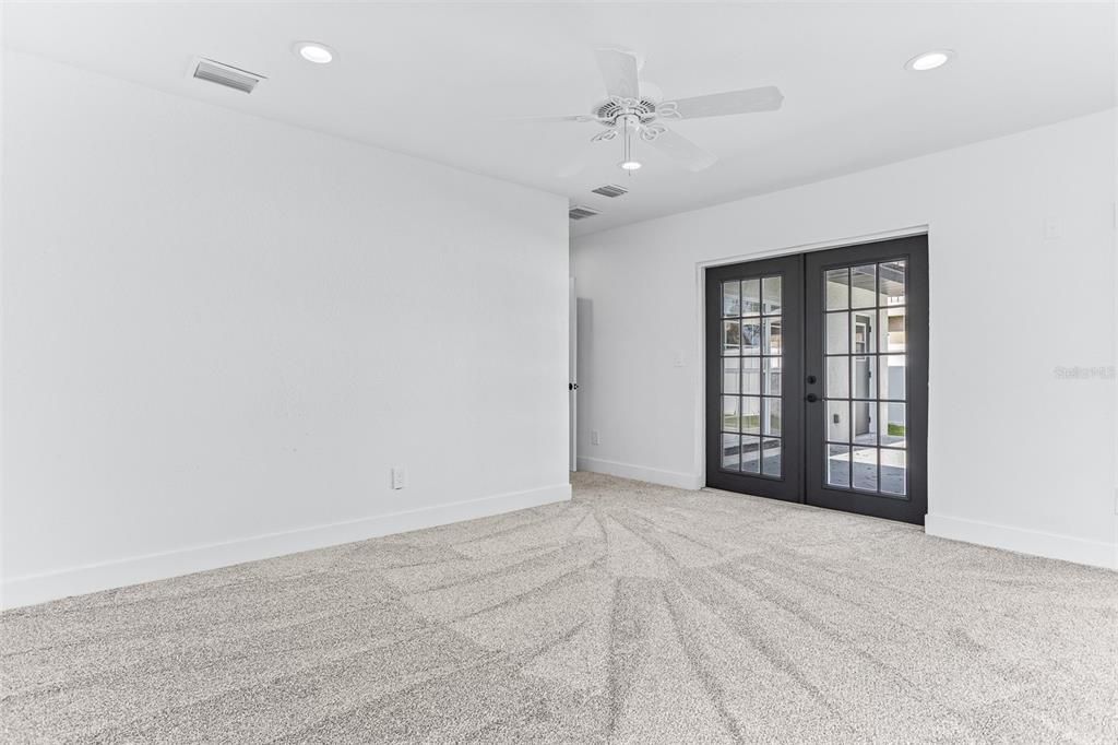 出租: $4,000 (3 贝兹, 2 浴室, 1596 平方英尺)