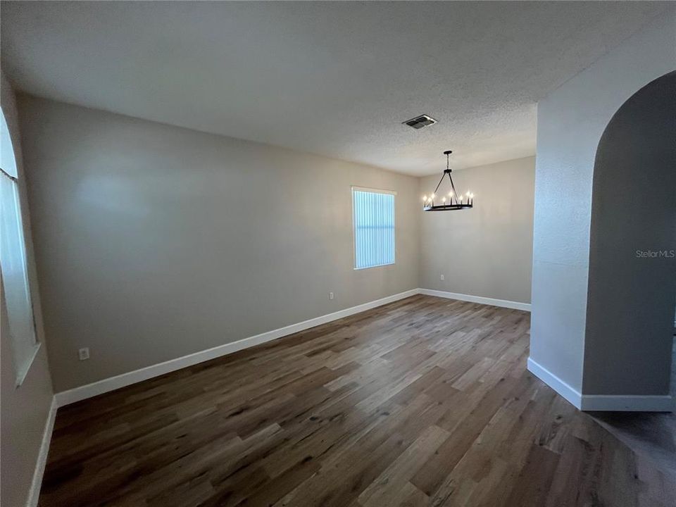 For Rent: $2,117 (3 beds, 2 baths, 1343 Square Feet)