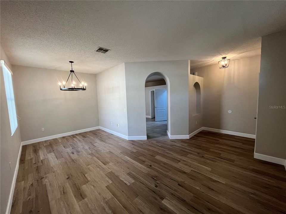 For Rent: $2,117 (3 beds, 2 baths, 1343 Square Feet)