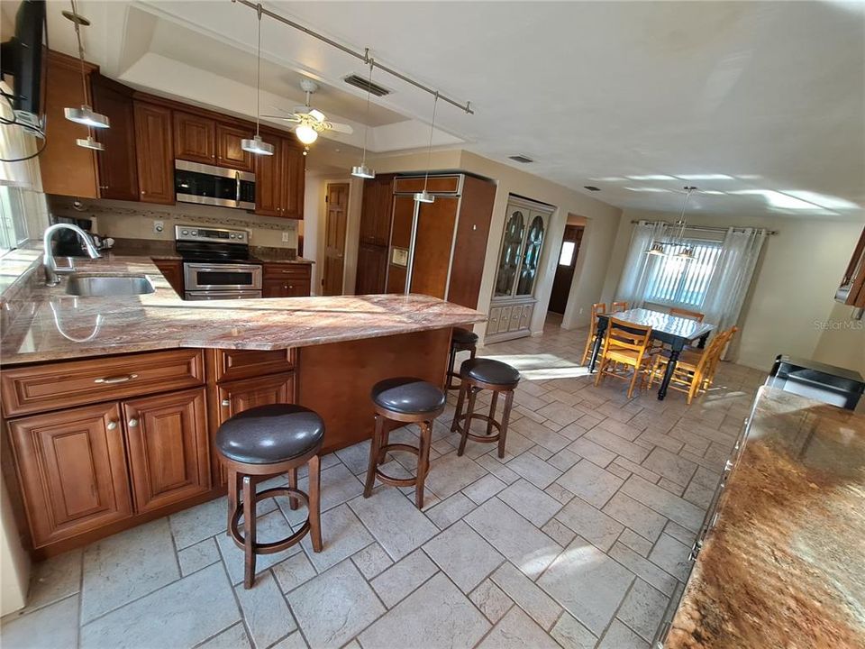 For Sale: $1,500,000 (5 beds, 5 baths, 3500 Square Feet)