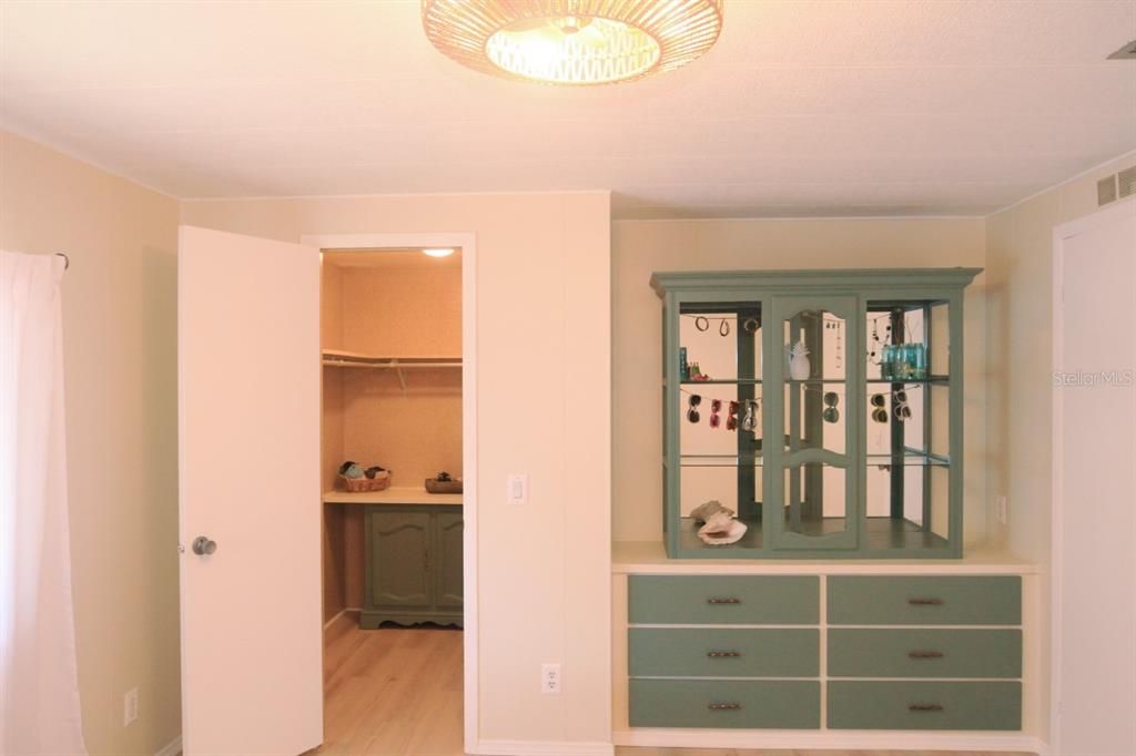 Active With Contract: $168,409 (2 beds, 2 baths, 1152 Square Feet)