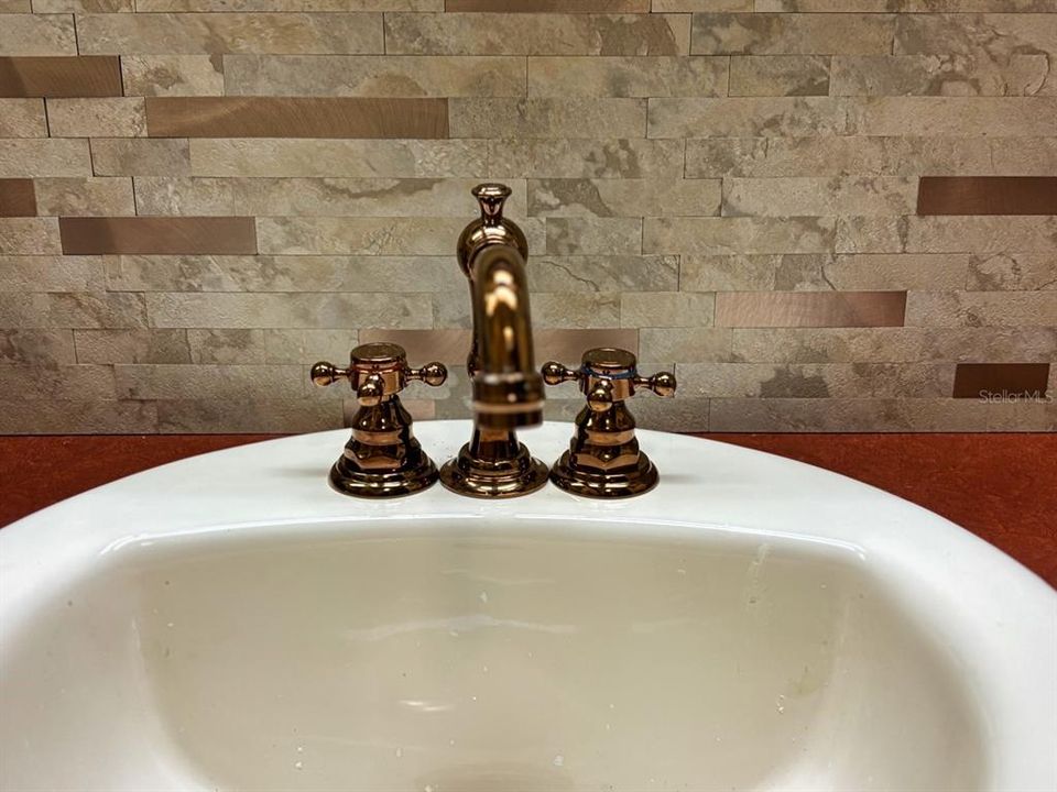 Active With Contract: $168,409 (2 beds, 2 baths, 1152 Square Feet)