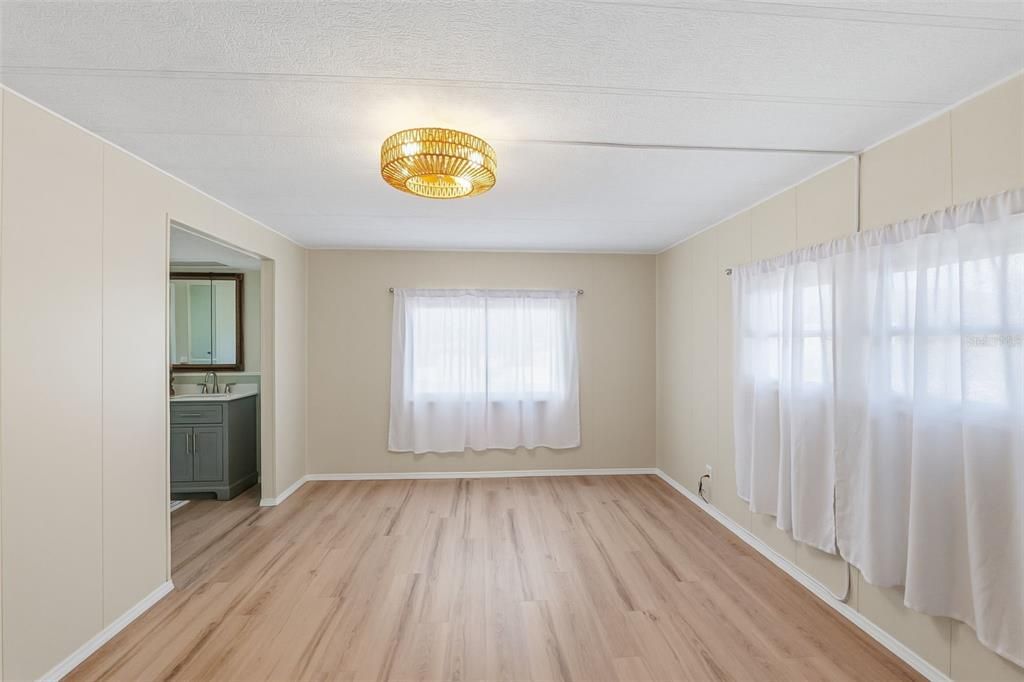 Active With Contract: $168,409 (2 beds, 2 baths, 1152 Square Feet)