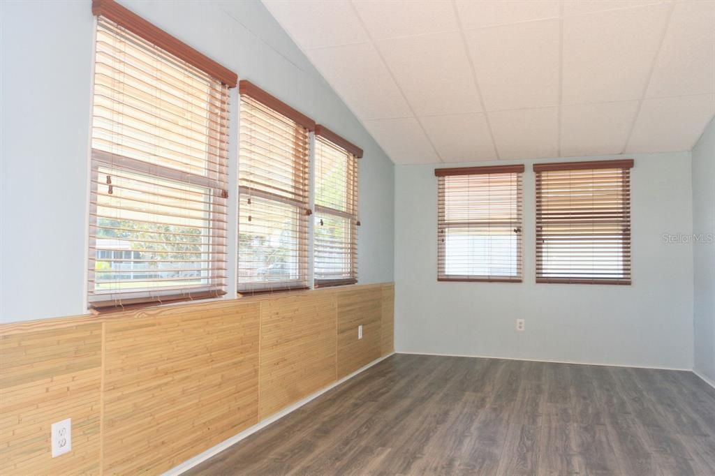 Active With Contract: $168,409 (2 beds, 2 baths, 1152 Square Feet)