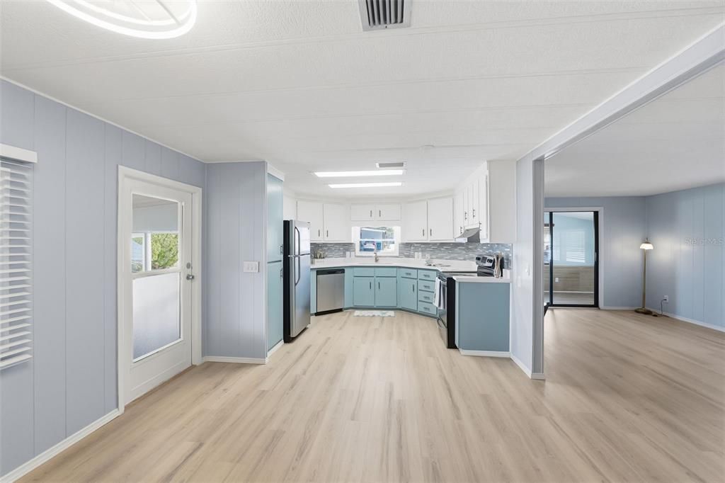 Active With Contract: $168,409 (2 beds, 2 baths, 1152 Square Feet)