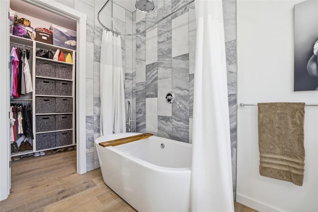 For Sale: $1,250,000 (3 beds, 2 baths, 1680 Square Feet)