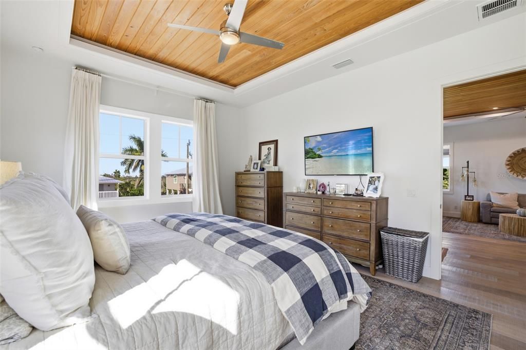 For Sale: $1,250,000 (3 beds, 2 baths, 1680 Square Feet)