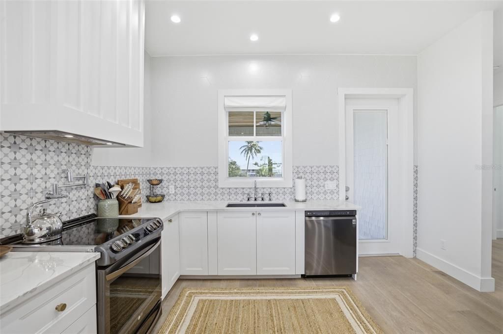 For Sale: $1,250,000 (3 beds, 2 baths, 1680 Square Feet)