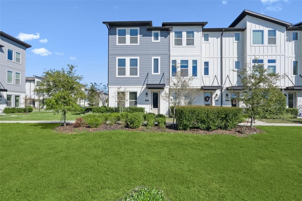 For Rent: $3,200 (3 beds, 3 baths, 2241 Square Feet)