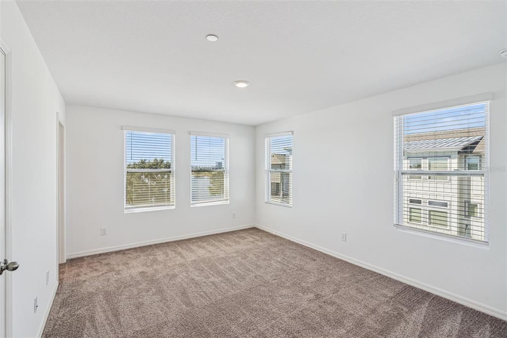 For Rent: $3,200 (3 beds, 3 baths, 2241 Square Feet)