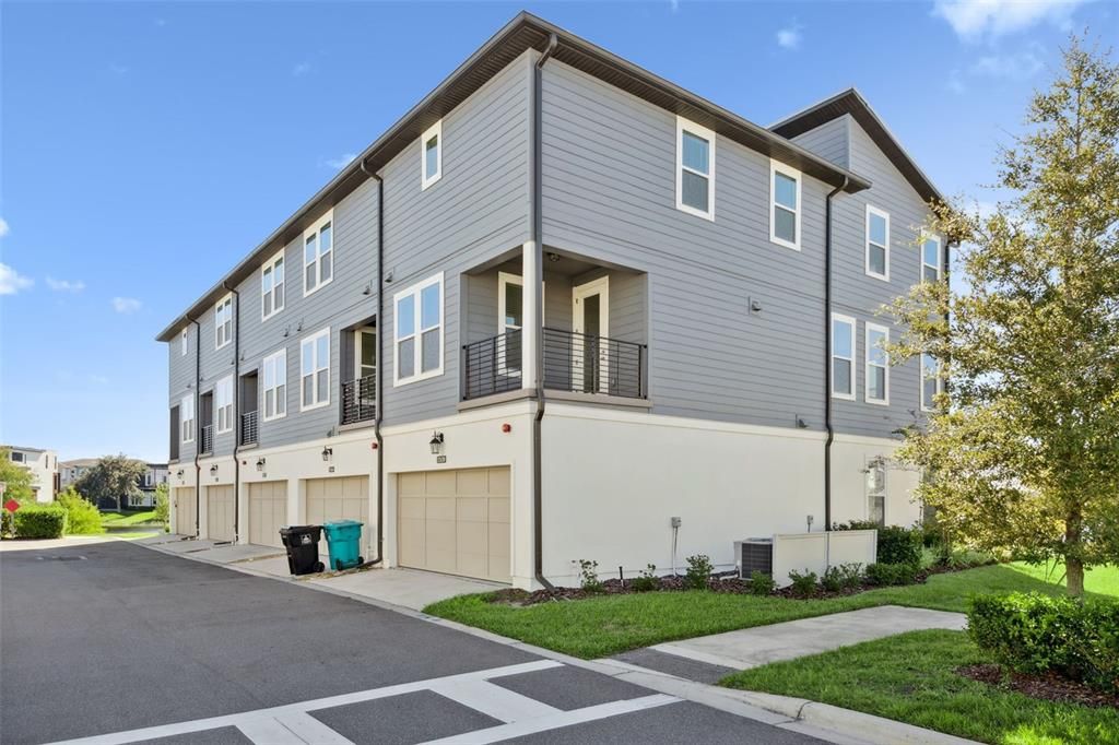 For Rent: $3,200 (3 beds, 3 baths, 2241 Square Feet)