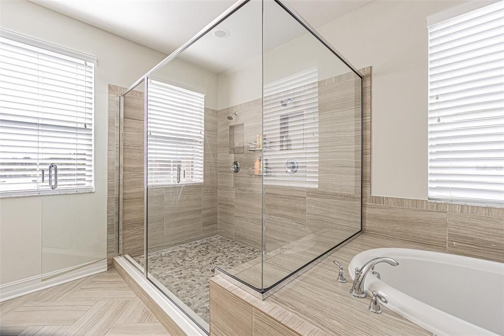 待售: $820,000 (5 贝兹, 4 浴室, 4443 平方英尺)