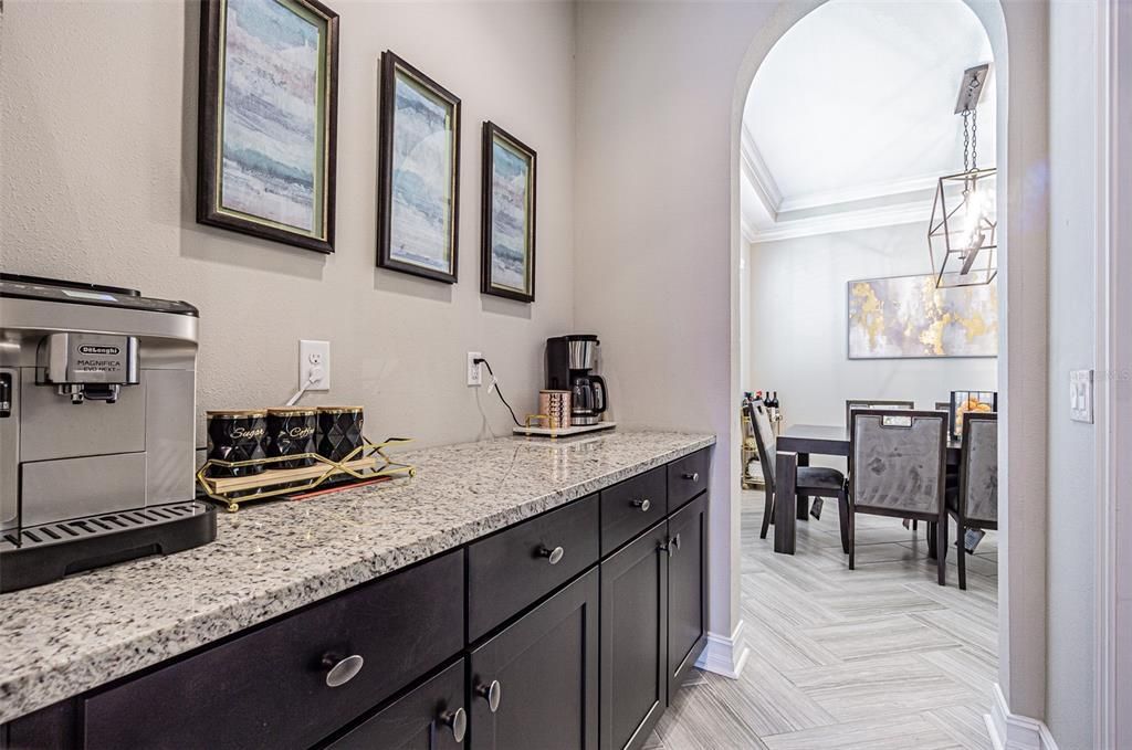 待售: $820,000 (5 贝兹, 4 浴室, 4443 平方英尺)