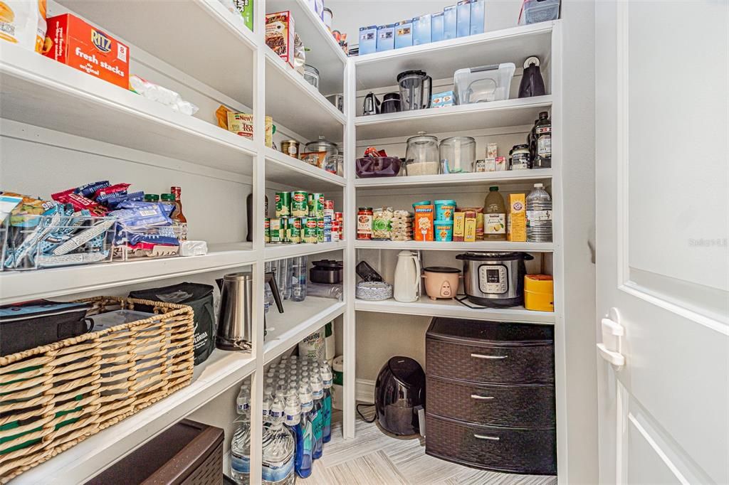 待售: $820,000 (5 贝兹, 4 浴室, 4443 平方英尺)