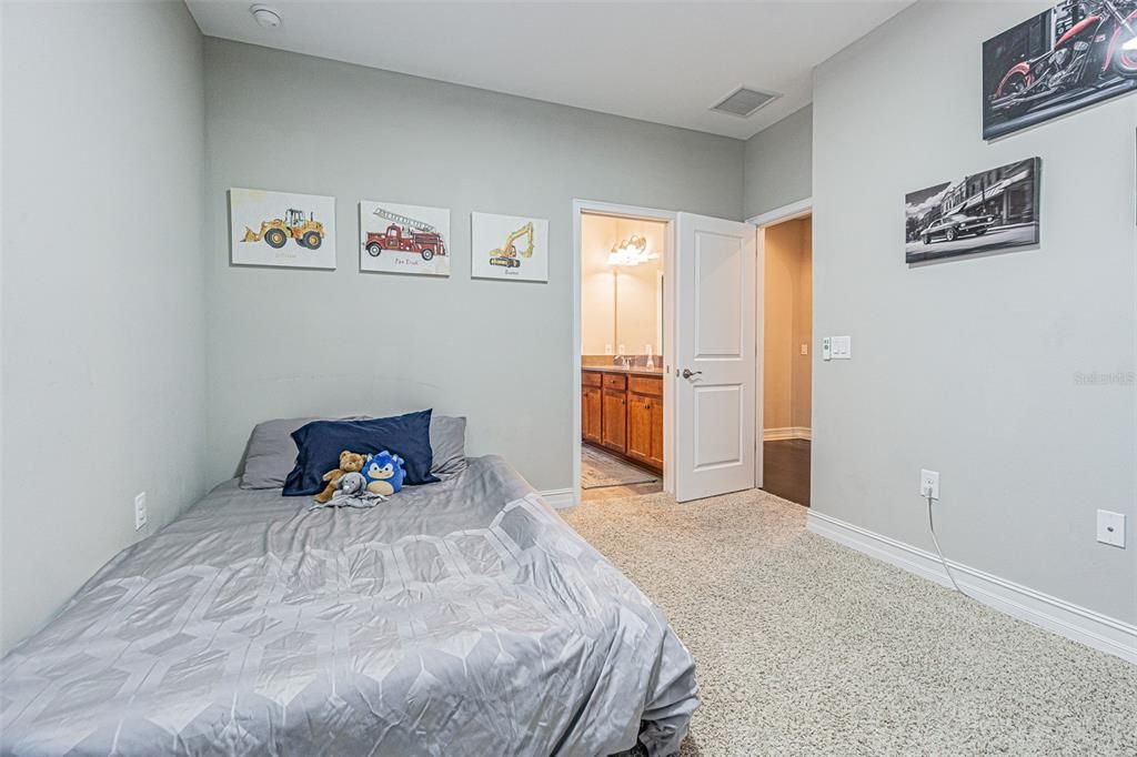 待售: $820,000 (5 贝兹, 4 浴室, 4443 平方英尺)