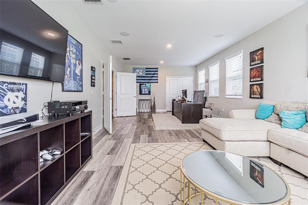 待售: $820,000 (5 贝兹, 4 浴室, 4443 平方英尺)