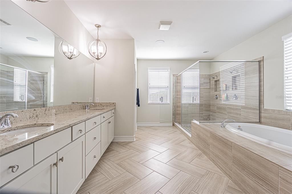 待售: $820,000 (5 贝兹, 4 浴室, 4443 平方英尺)