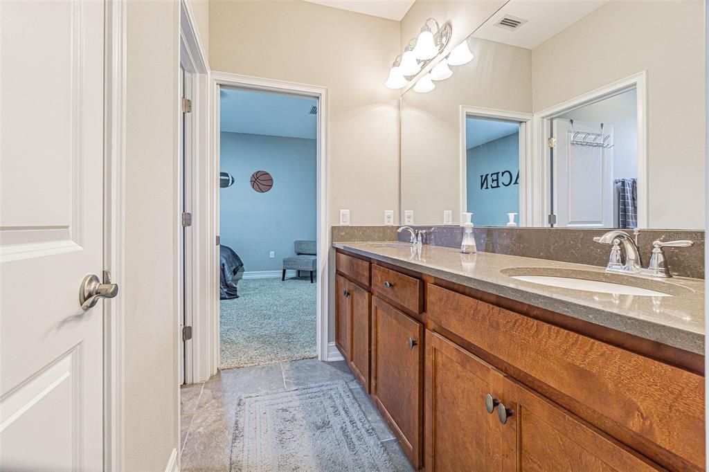 待售: $820,000 (5 贝兹, 4 浴室, 4443 平方英尺)