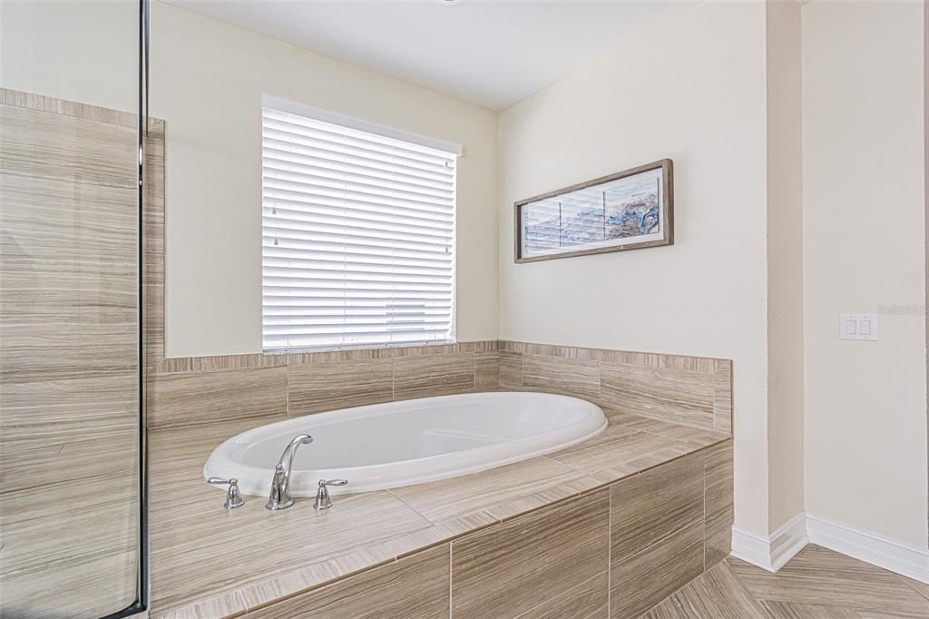 待售: $820,000 (5 贝兹, 4 浴室, 4443 平方英尺)