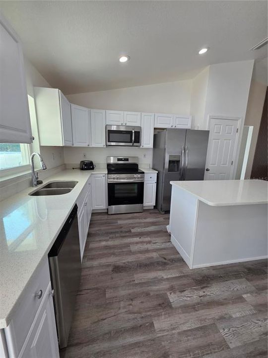 出租: $1,950 (3 贝兹, 2 浴室, 1341 平方英尺)