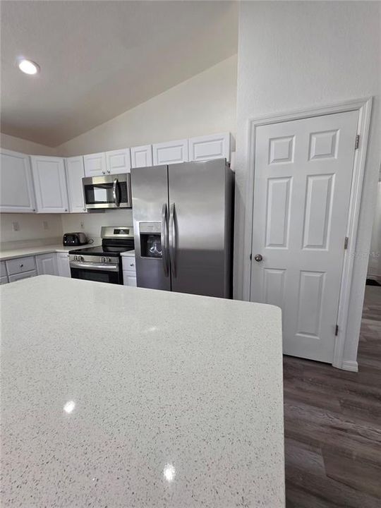 出租: $1,950 (3 贝兹, 2 浴室, 1341 平方英尺)