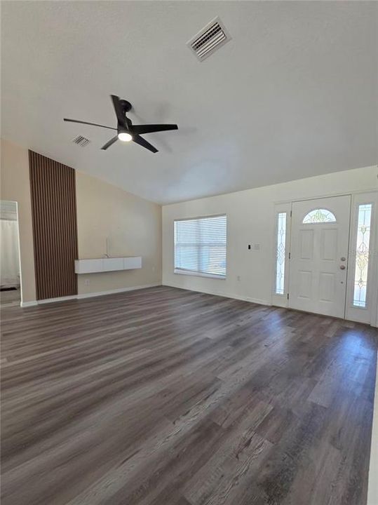 出租: $1,950 (3 贝兹, 2 浴室, 1341 平方英尺)